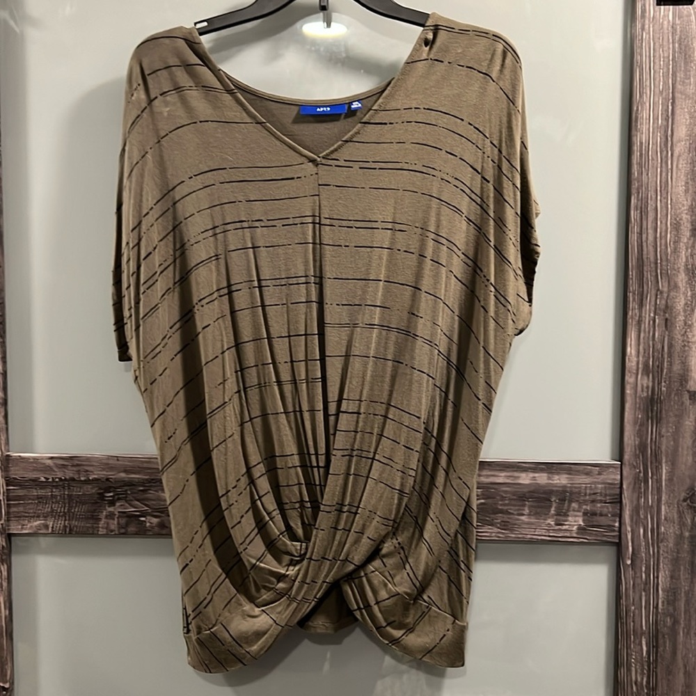 Apt 9 v-neck blouse. Size XXL, olive green in color
